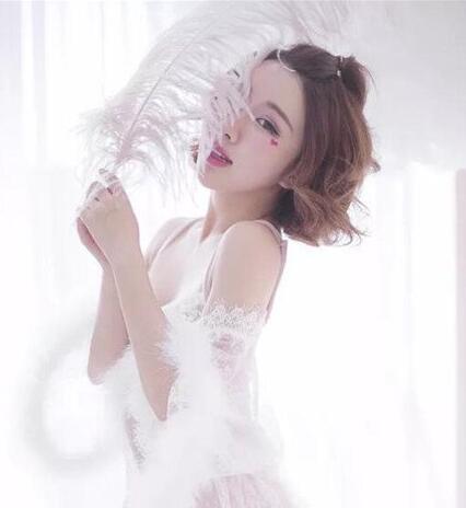 波波头短发依旧最时髦的女生发型