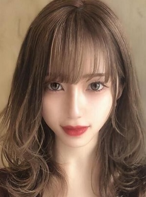 最近流行的带刘海的发型  时尚减龄显脸小