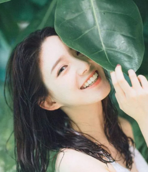 唯美气质中长发发型  打造时尚魅力