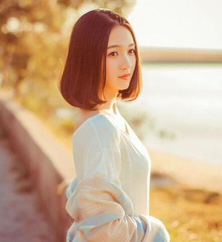 波波头短发依旧最时髦的女生发型
