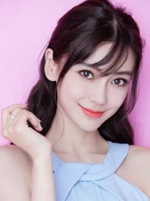 “氧气刘海儿”太全能  减龄又灵动