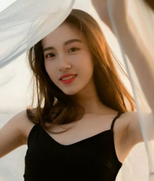 唯美气质中长发发型  打造时尚魅力