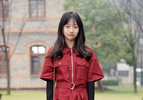 头顶有点尖女生梳中分发型错不了 尖头顶消失不见美的更温柔淑女
