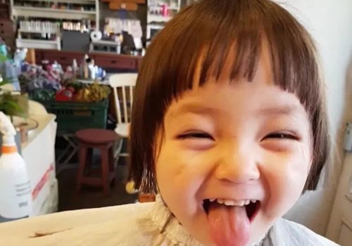 2岁女宝宝短发能养发又能变好看 小女孩短发发型剪出讨喜模样