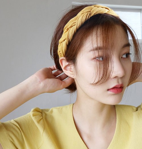 秋季短发女生戴发带新技巧get 甜美时尚发饰让你的短发更有看头人更美