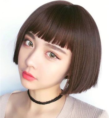 刘胡兰式的短发显老吗？ 女生剪了个刘胡兰发型怎么不显老气