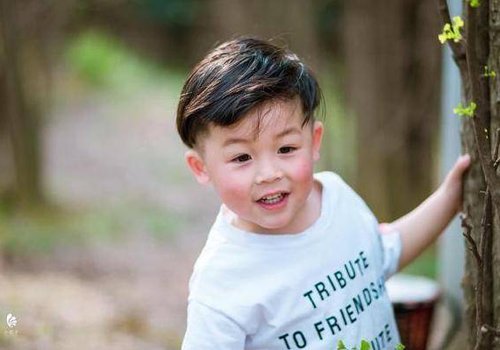 再也不想看到2岁小孩剃光头 好看男童发型这么多为什么要为难自己