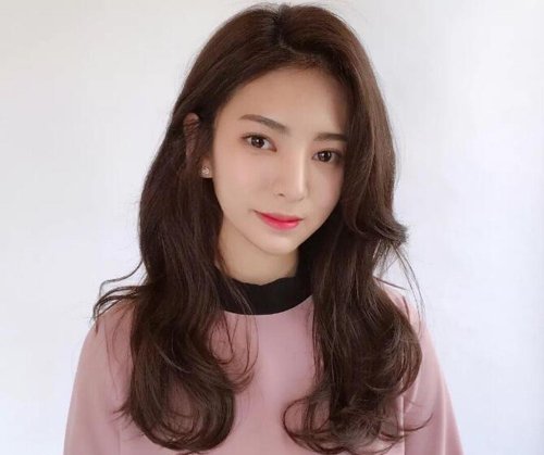 女生梨花烫几个卷好看 30岁女生长发烫梨花头一个卷清新多个卷优雅