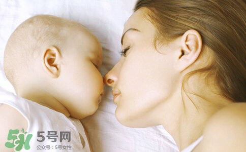 母乳到什么时候就没营养了？母乳什么时候断最好？