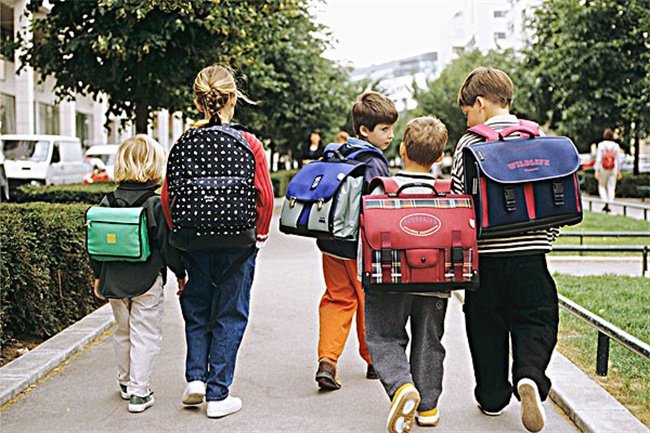 开学前如何帮孩子收心 家长们可以试试这几招 