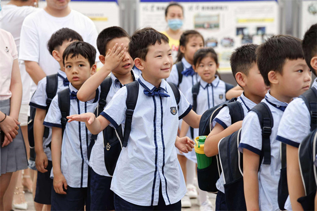 开学前如何帮孩子收心 家长们可以试试这几招 