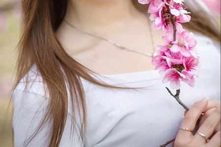 女人产后如何让胸部挺拔有弹性？记住这两分产后丰胸方法