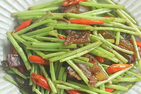 腊肉炒什么好吃？藜蒿炒腊肉的做法窍门