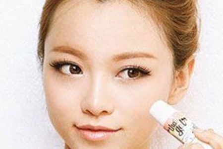 底妆如何清透不卡粉？正确的底妆小技巧拥有舒适妆容