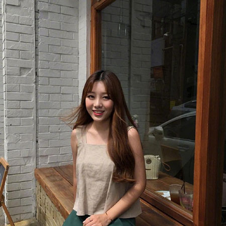 女生秋季无刘海中长发卷发 加个卷会更加时髦养眼