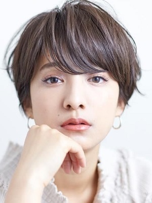 发量少头发细软适合什么发型 短发烫发发型2023潮女