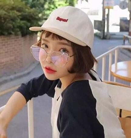 2023流行的日式小清新短发女