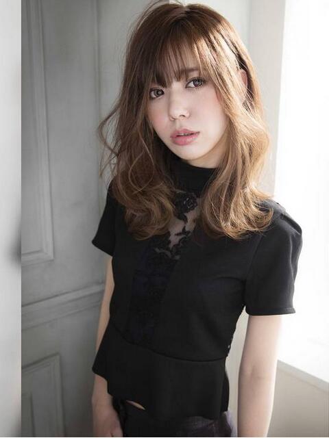 发际线太高的女生适合修颜烫发发型
