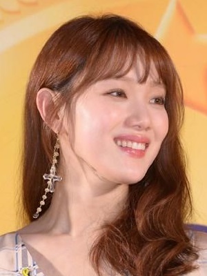 ​脸大的女生适合什么发型 适合大脸女生的夏季发型