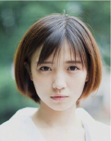 夏天自然清新又显年轻的短发女
