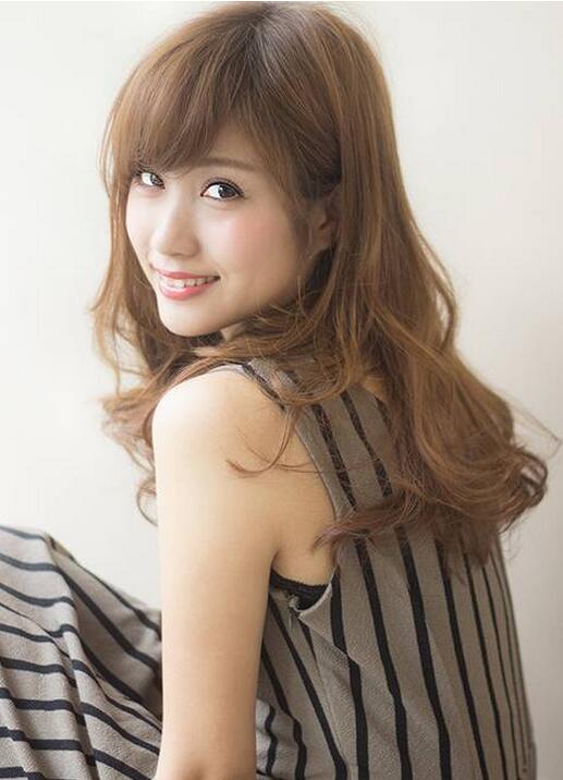 发际线太高的女生适合修颜烫发发型