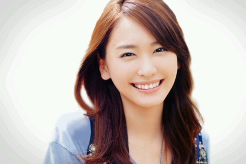 脸大的人最适合什么发型? 女生卷烫显脸小的发型图片