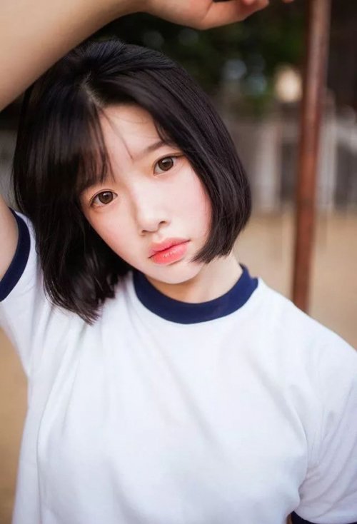 女生圆形脸中分短发发型图片 不容错过的各种风格款式短头发