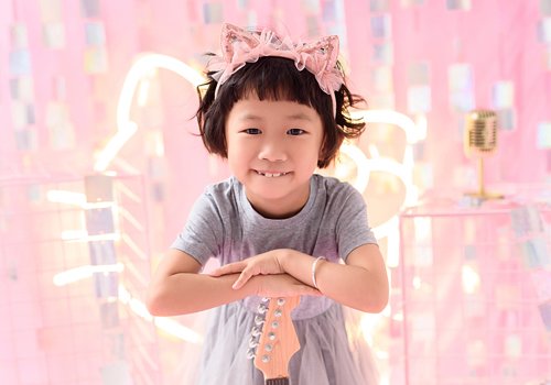 2023年小女孩学生头新造型上线 传统与时尚相结合的女童短发设计