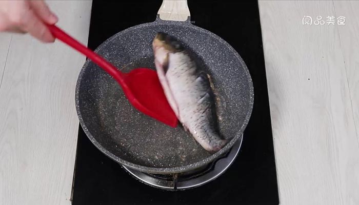 焖鲤鱼怎么做好吃 焖鲤鱼 