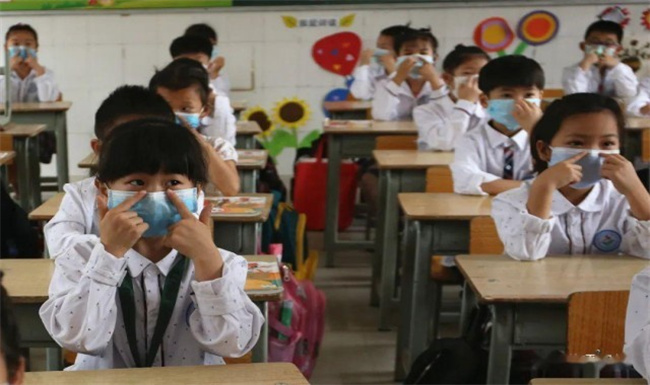 开学后面临新问题，孩子发热怎么办？要不要停课? 