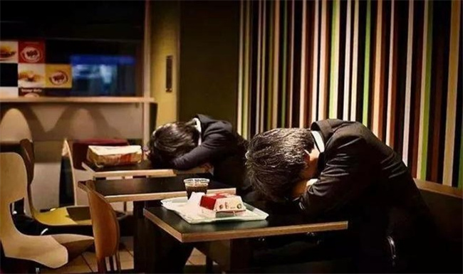 专家称成年人有权做个废物 成年人真的有权利吗？ 