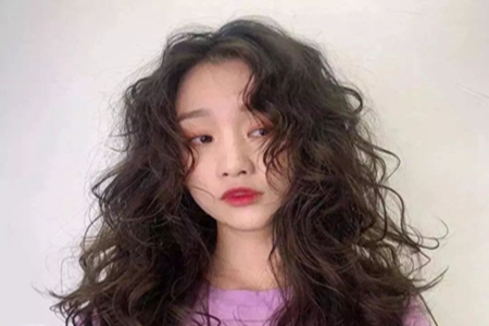好看的卷发发型有哪些？卷发发型推荐秒变气质淑女