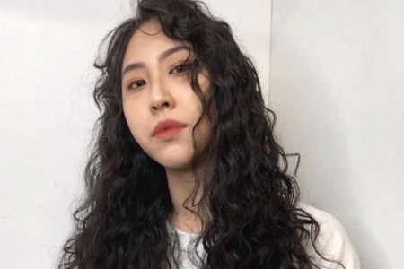 羊毛卷适合染什么发色？羊毛卷发型染什么颜色好看