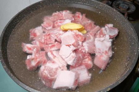 排骨炖土豆怎么做最好吃？这样做营养丰富口感软嫩