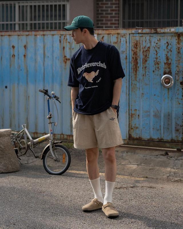 今年夏季流行穿“卡其裤”，造型自带高级时髦