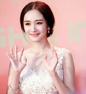 2023女生职业装盘发发型 简单时尚又知性迷人
