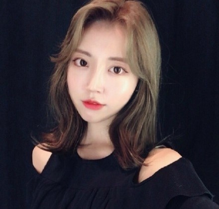 半熟气质女生锁骨发发型 这样的长度刚刚好 ​​​​