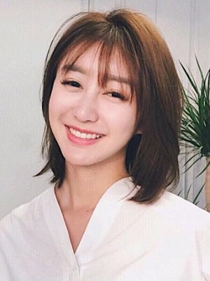 ​2023最流行的锁骨发超级显脸小 谁换上都很美