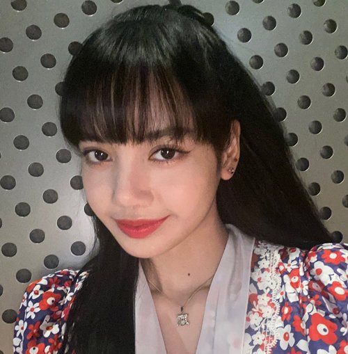 泰国女星Lisa示范大圆脸梳哪些刘海发型最可耐 想变美的你马住