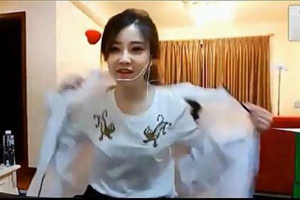冯提莫被c视频1分10秒 模模糊糊中身形很像