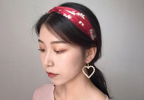 大脸的女孩有什么适合绑的头发造型 大脸显小或气质修饰都用扎发