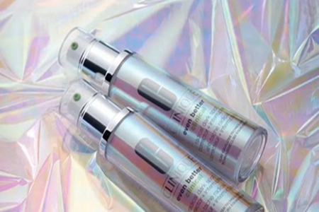 美白精华推荐，盘点八款热门产品秒变冷白皮