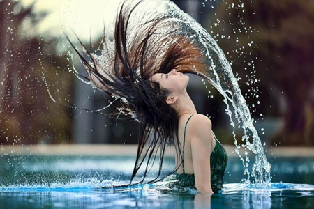 女性夏季怎样可以丰胸？经络按摩和比基尼文胸挑选
