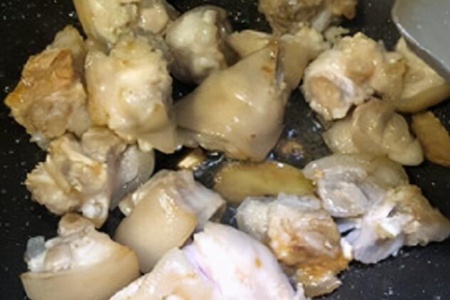 炖猪蹄怎么做好吃又容易烂？黄豆炖猪蹄的做法