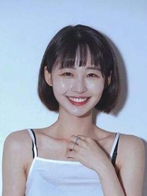 显脸小可爱俏皮的发型  2023秋季女生流行发型