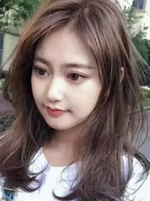 显脸小可爱俏皮的发型  2023秋季女生流行发型