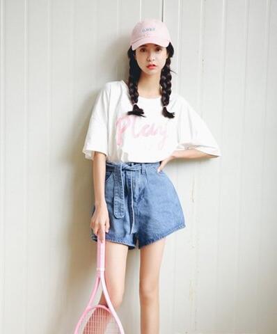 长发女生戴帽子好看的发型