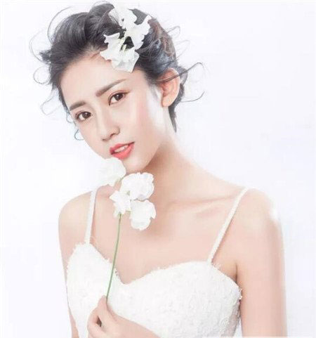 梦幻田园新娘造型 结婚造型无花不欢