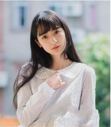 圆脸自来卷女生适合的显气质长发发型