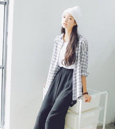 长发女生戴帽子好看的发型